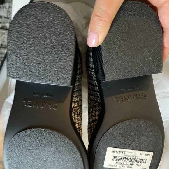 CHANEL 20B Tweed Fabric Cap Toe Pearl Lace Up Ankle Bootie Boots Shoes - Picture 12 of 13